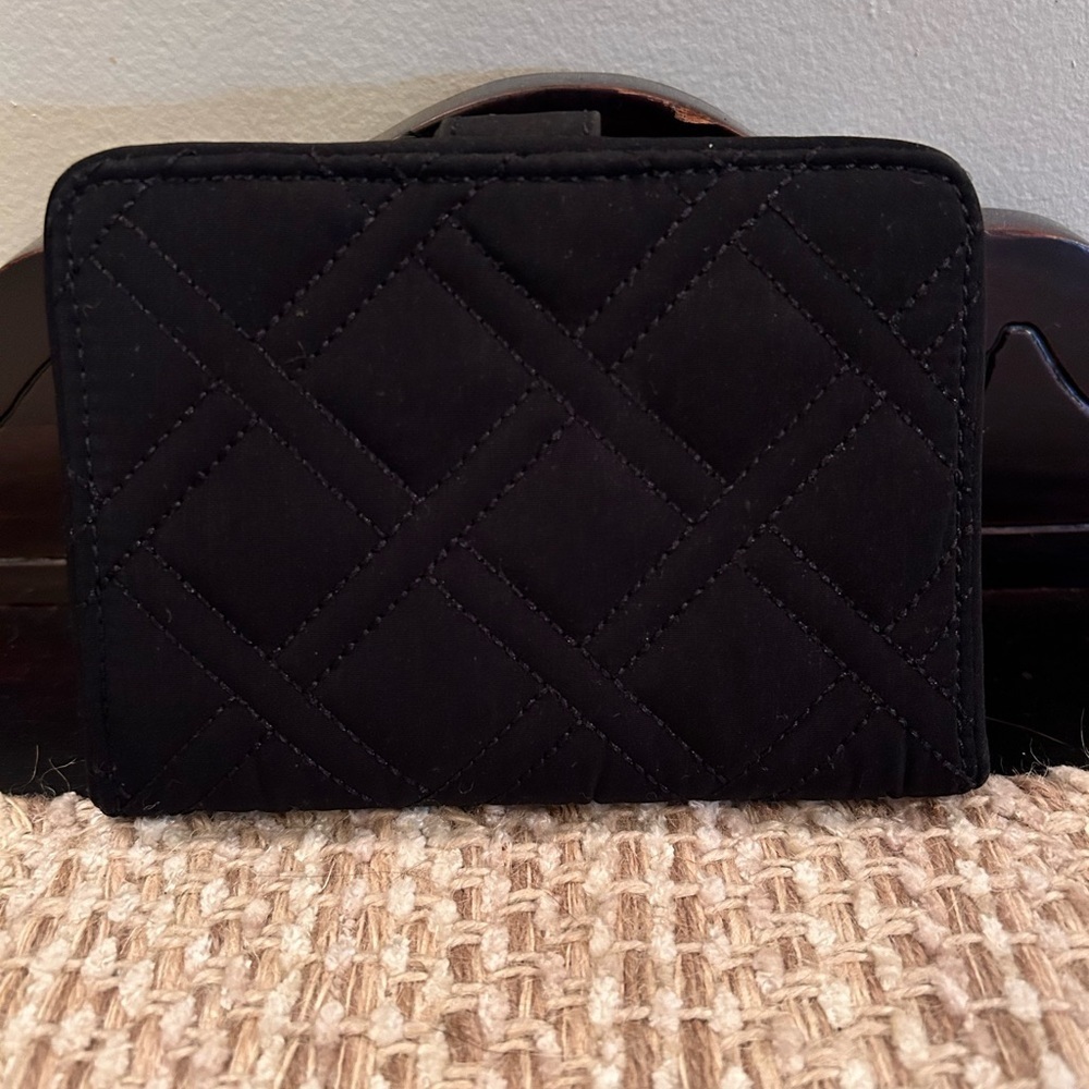 Vera Bradley Pushlock Wallet Bifold Wallet in Classic Quilted Black Zip Pocket - Picture 2 of 9